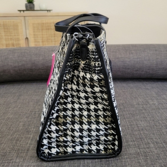 🔹️Betsey Johnson🔹️ Tweed Houndstooth Tote Handbag ✨️🖤 - Picture 5 of 6